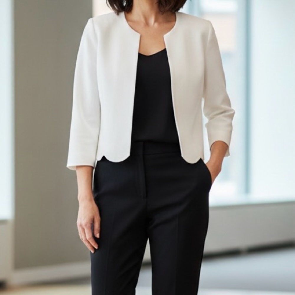 NWT Karl Lagerfeld Paris Scalloped Hem Cropped Jacket - Ivy White, Size S